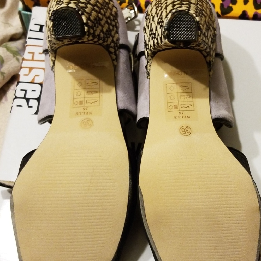 Sandles - Picture 4 of 4
